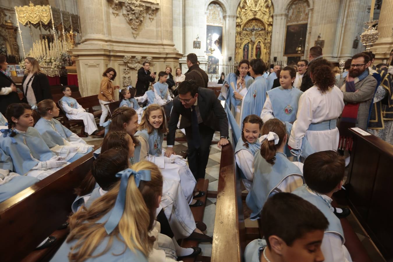 La cofradía del Resucitado de Regina Mundi pone hoy en la calle el gran estreno de esta Semana Santa. Se trata de las nuevas imágenes secundarias del paso: la Magdalena, San Juan y San Pedro. Las mismas ha sido realizadas por Israel Cornejo y vestidas por Benjamín Rodríguez. Hoy, por vez primera, salen a la calle.