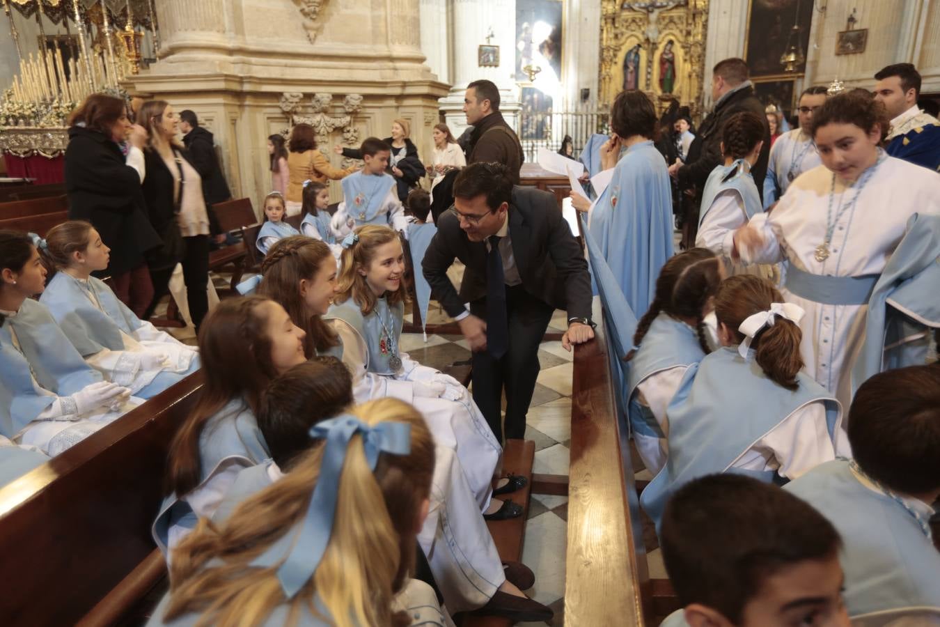 La cofradía del Resucitado de Regina Mundi pone hoy en la calle el gran estreno de esta Semana Santa. Se trata de las nuevas imágenes secundarias del paso: la Magdalena, San Juan y San Pedro. Las mismas ha sido realizadas por Israel Cornejo y vestidas por Benjamín Rodríguez. Hoy, por vez primera, salen a la calle.