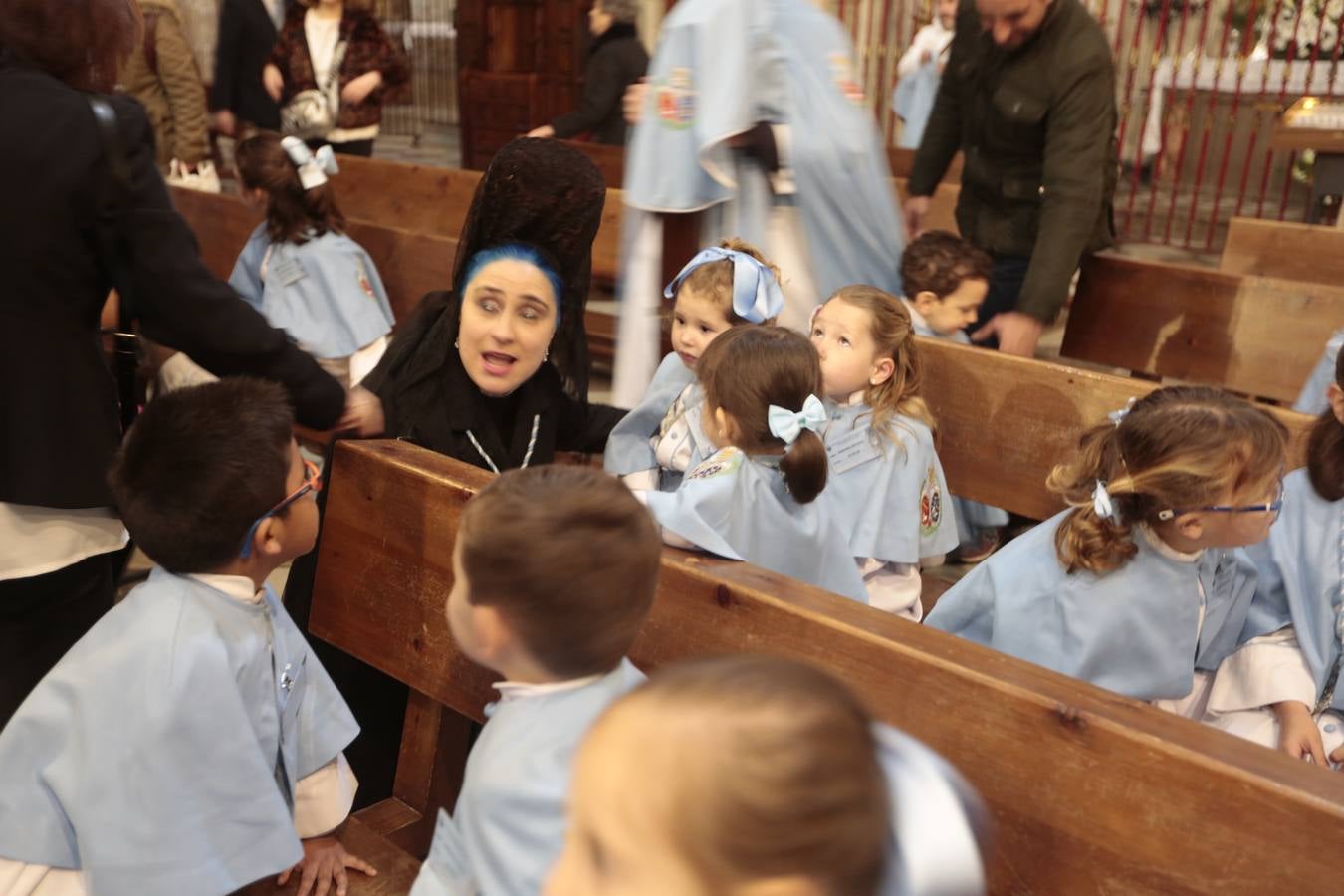 La cofradía del Resucitado de Regina Mundi pone hoy en la calle el gran estreno de esta Semana Santa. Se trata de las nuevas imágenes secundarias del paso: la Magdalena, San Juan y San Pedro. Las mismas ha sido realizadas por Israel Cornejo y vestidas por Benjamín Rodríguez. Hoy, por vez primera, salen a la calle.