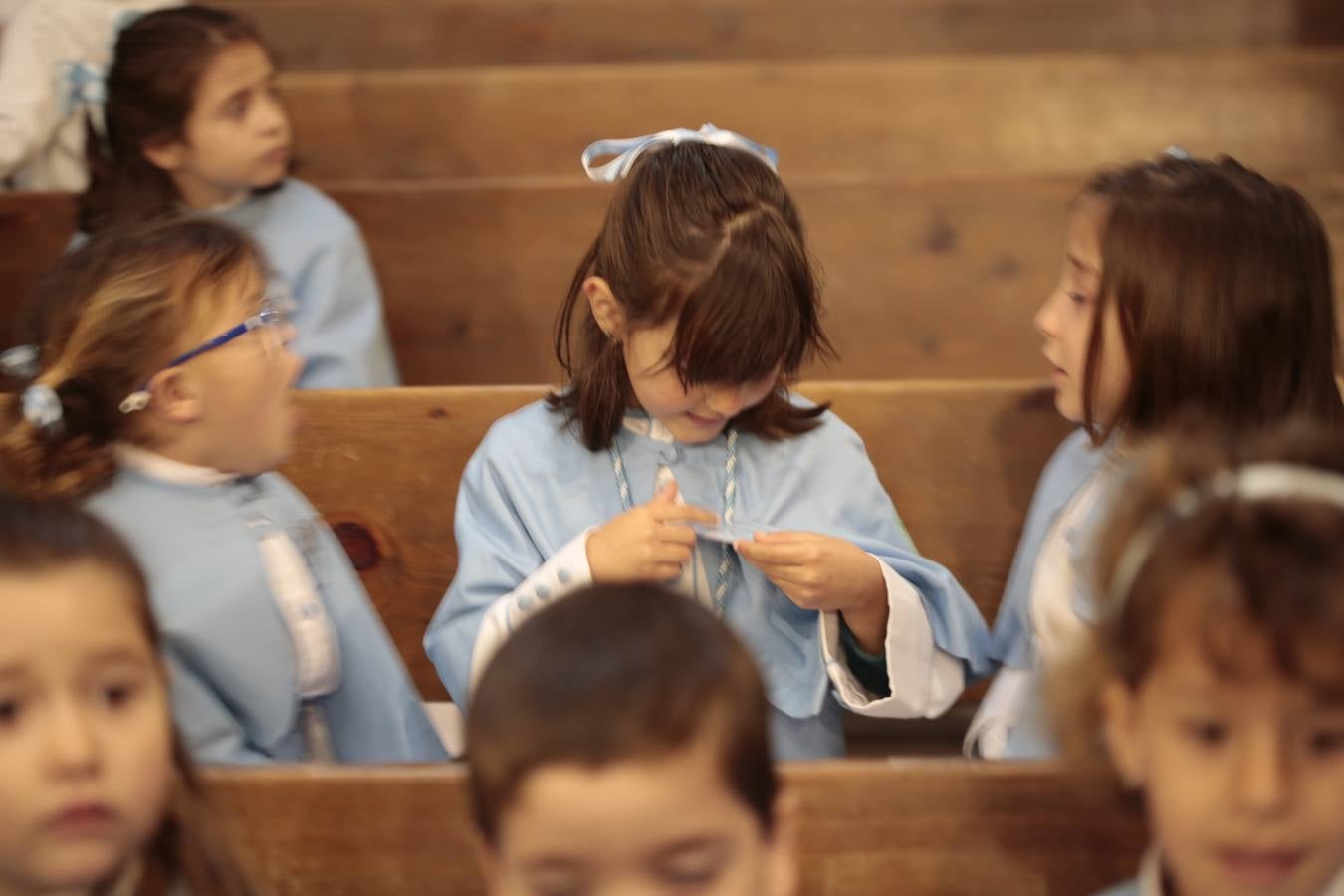 La cofradía del Resucitado de Regina Mundi pone hoy en la calle el gran estreno de esta Semana Santa. Se trata de las nuevas imágenes secundarias del paso: la Magdalena, San Juan y San Pedro. Las mismas ha sido realizadas por Israel Cornejo y vestidas por Benjamín Rodríguez. Hoy, por vez primera, salen a la calle.