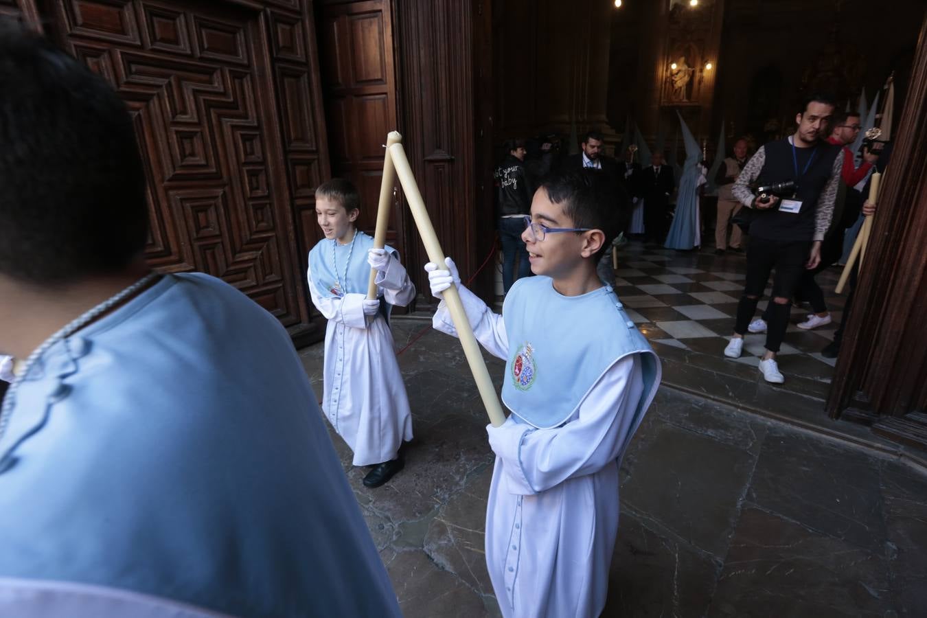 La cofradía del Resucitado de Regina Mundi pone hoy en la calle el gran estreno de esta Semana Santa. Se trata de las nuevas imágenes secundarias del paso: la Magdalena, San Juan y San Pedro. Las mismas ha sido realizadas por Israel Cornejo y vestidas por Benjamín Rodríguez. Hoy, por vez primera, salen a la calle.