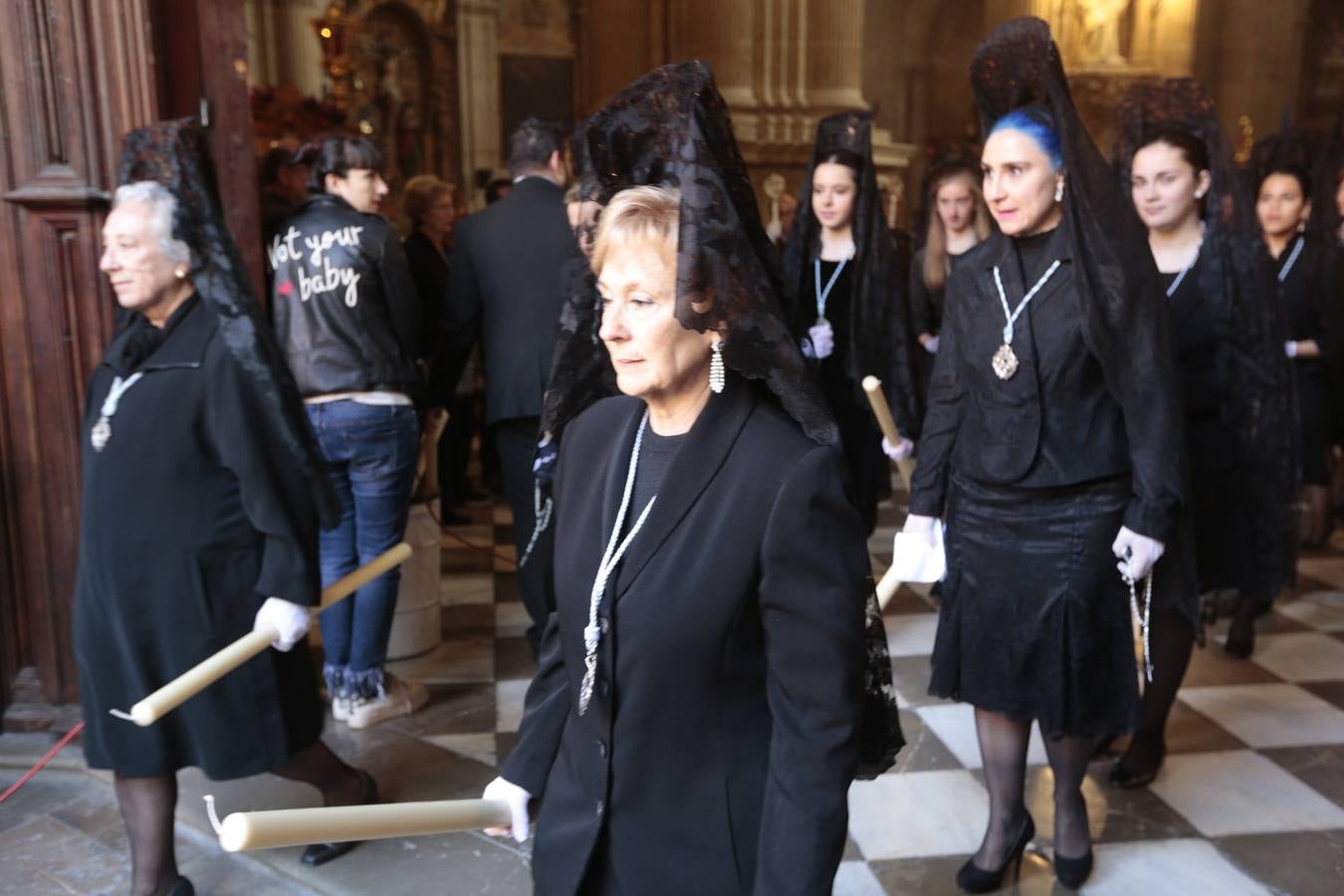 La cofradía del Resucitado de Regina Mundi pone hoy en la calle el gran estreno de esta Semana Santa. Se trata de las nuevas imágenes secundarias del paso: la Magdalena, San Juan y San Pedro. Las mismas ha sido realizadas por Israel Cornejo y vestidas por Benjamín Rodríguez. Hoy, por vez primera, salen a la calle.