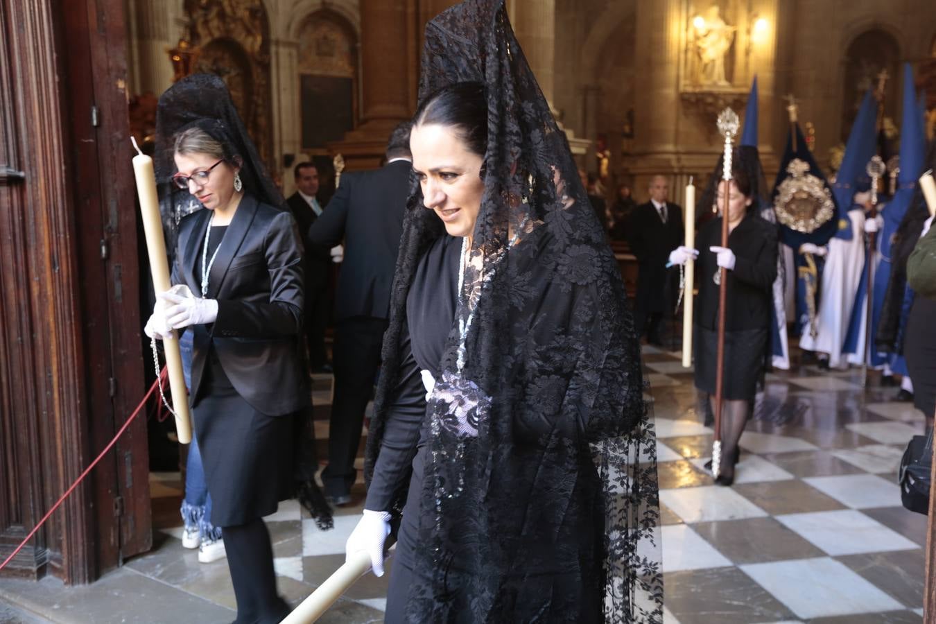 La cofradía del Resucitado de Regina Mundi pone hoy en la calle el gran estreno de esta Semana Santa. Se trata de las nuevas imágenes secundarias del paso: la Magdalena, San Juan y San Pedro. Las mismas ha sido realizadas por Israel Cornejo y vestidas por Benjamín Rodríguez. Hoy, por vez primera, salen a la calle.