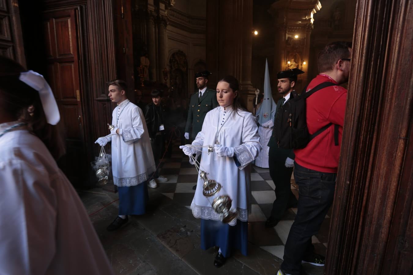 La cofradía del Resucitado de Regina Mundi pone hoy en la calle el gran estreno de esta Semana Santa. Se trata de las nuevas imágenes secundarias del paso: la Magdalena, San Juan y San Pedro. Las mismas ha sido realizadas por Israel Cornejo y vestidas por Benjamín Rodríguez. Hoy, por vez primera, salen a la calle.