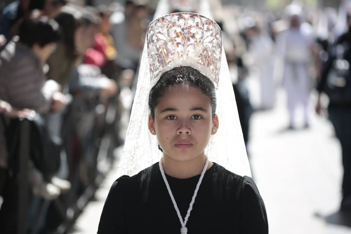 El paso de palio de Santa María del Triunfo es el último en recogerse, poniéndose con él fin a la Semana Santa de Granada cada año. Llama la atención, en el exorno floral del palio, la utilización que se hace no solo de flores, sino también de distintas frutas como manzanas, uvas, etc. Álvaro Abril es su creador.