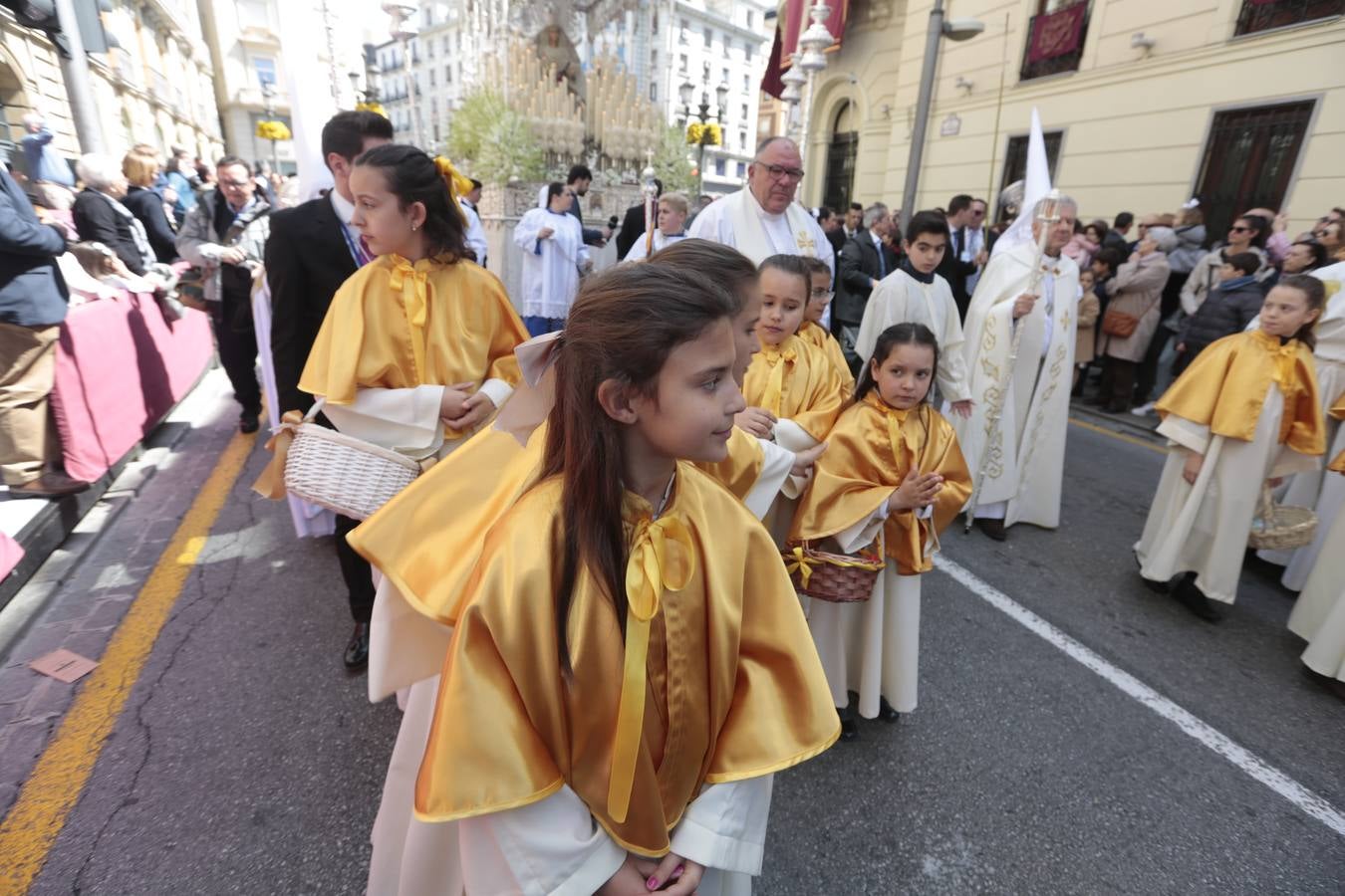 El paso de palio de Santa María del Triunfo es el último en recogerse, poniéndose con él fin a la Semana Santa de Granada cada año. Llama la atención, en el exorno floral del palio, la utilización que se hace no solo de flores, sino también de distintas frutas como manzanas, uvas, etc. Álvaro Abril es su creador.