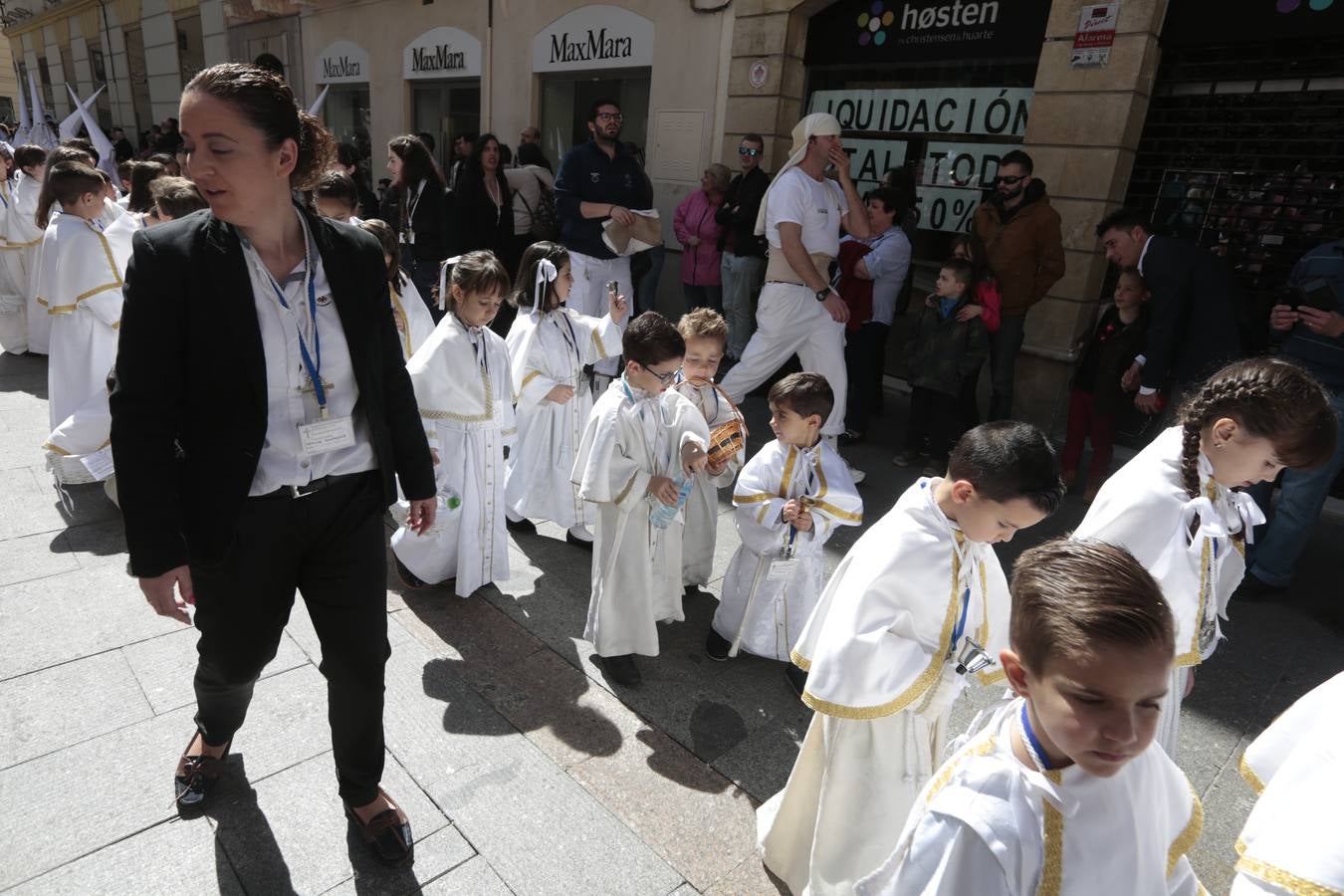 El paso de palio de Santa María del Triunfo es el último en recogerse, poniéndose con él fin a la Semana Santa de Granada cada año. Llama la atención, en el exorno floral del palio, la utilización que se hace no solo de flores, sino también de distintas frutas como manzanas, uvas, etc. Álvaro Abril es su creador.