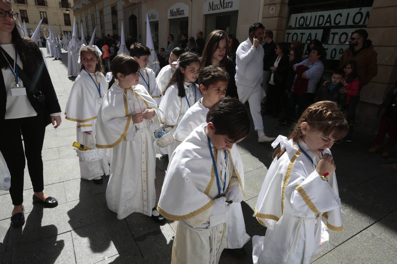 El paso de palio de Santa María del Triunfo es el último en recogerse, poniéndose con él fin a la Semana Santa de Granada cada año. Llama la atención, en el exorno floral del palio, la utilización que se hace no solo de flores, sino también de distintas frutas como manzanas, uvas, etc. Álvaro Abril es su creador.