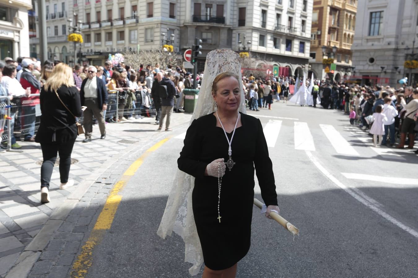 El paso de palio de Santa María del Triunfo es el último en recogerse, poniéndose con él fin a la Semana Santa de Granada cada año. Llama la atención, en el exorno floral del palio, la utilización que se hace no solo de flores, sino también de distintas frutas como manzanas, uvas, etc. Álvaro Abril es su creador.