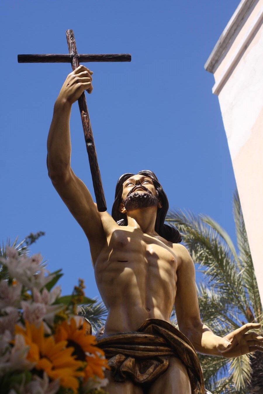 El Domingo de Resurrección en la capital se levantó apacible y soleado, un día totalmente primaveral para recibir a Cristo resucitado 