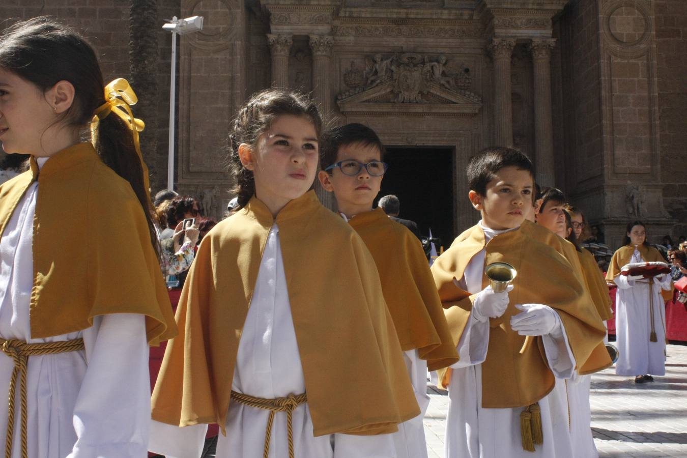 El Domingo de Resurrección en la capital se levantó apacible y soleado, un día totalmente primaveral para recibir a Cristo resucitado 