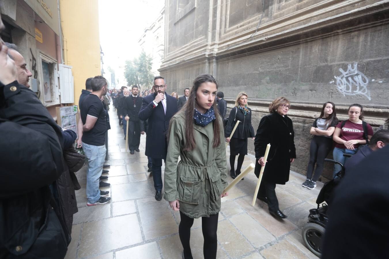 La cofradía llevaba desde el pasado Martes Santo en la Catedral tras tener problemas en la sujeción de la cruz al paso del Cristo