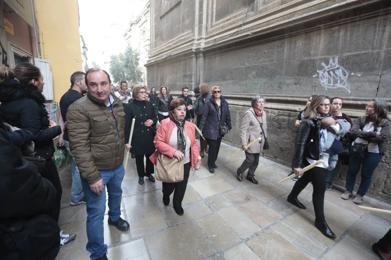 La cofradía llevaba desde el pasado Martes Santo en la Catedral tras tener problemas en la sujeción de la cruz al paso del Cristo