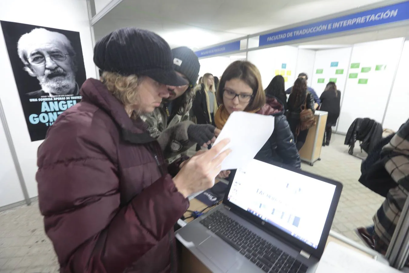 Unos siete mil alumnos de bachillerato y ciclos formativos conocen la oferta académica y de actividades de la UGR en el salón estudiantil