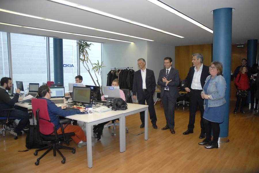 Está dedicado al diseño de fibra óptica, aglutina un equipo humano formado por 41 personas