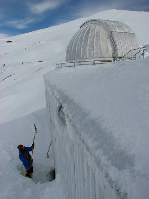 Los astrónomos del Observatorio de Sierra Nevada están entre una y dos semanas aislados en las instalaciones situadas a casi 3.000 metros de altitud