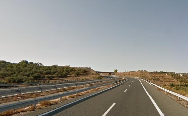 Muere un motorista de 44 años y herido otro de 21 en un accidente múltiple en la A-92 en Húeneja (Granada)