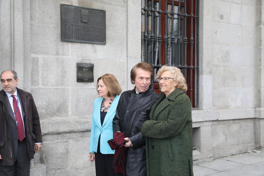 El 'Ruiseñor de Linares' ha recibido la distinción hoy en el Ayuntamiento de Madrid