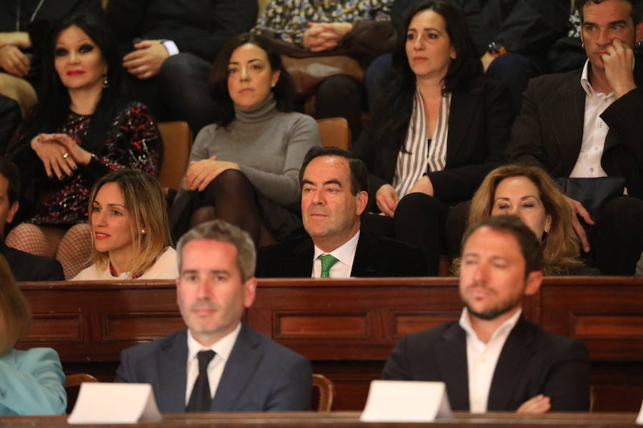 El 'Ruiseñor de Linares' ha recibido la distinción hoy en el Ayuntamiento de Madrid