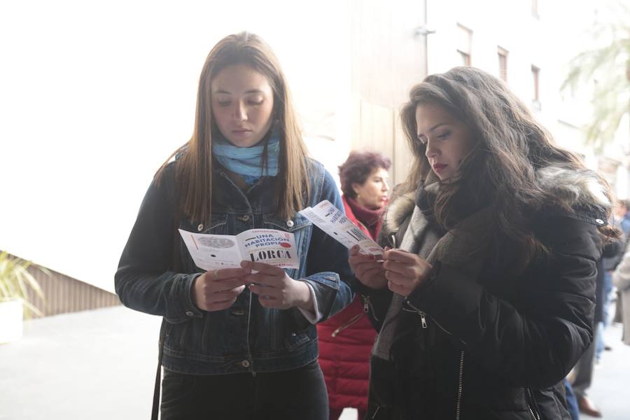 Las propuestas culturales y el buen tiempo lanzan a la calle a miles de granadinos