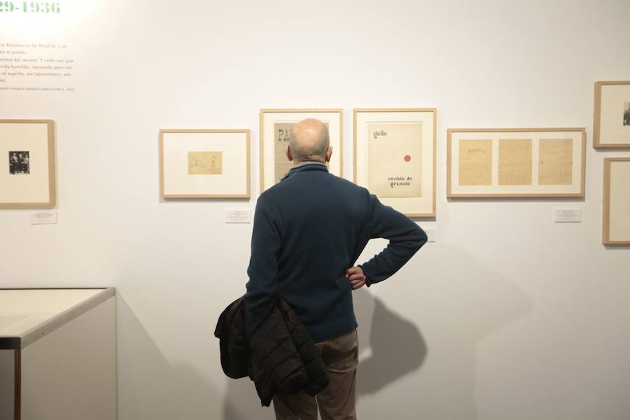 Las propuestas culturales y el buen tiempo lanzan a la calle a miles de granadinos