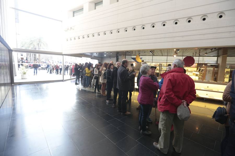 Las propuestas culturales y el buen tiempo lanzan a la calle a miles de granadinos