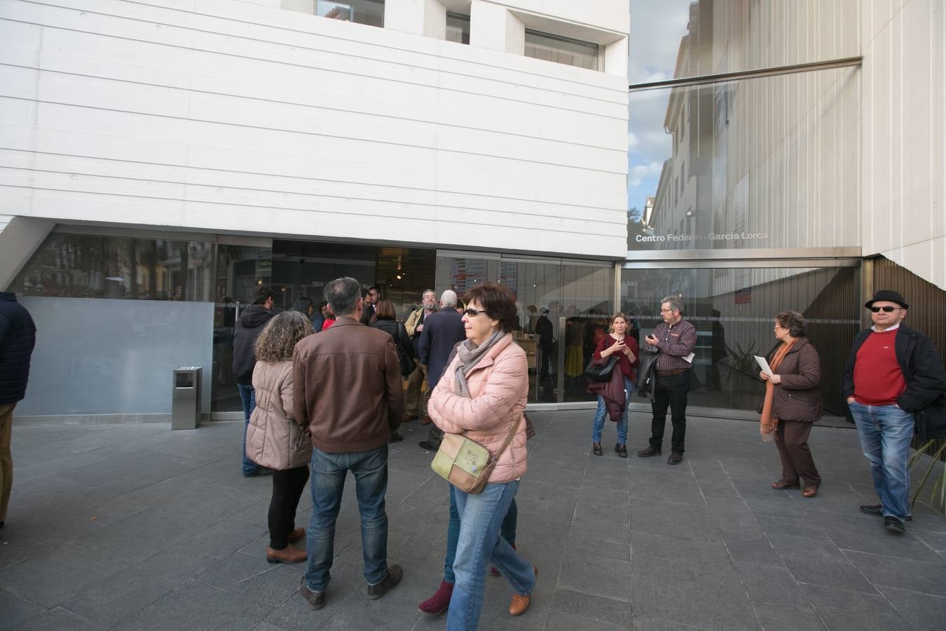 Los granadinos llenan museos y plazas en una jornada en la que el tiempo invita a disfrutar de la cultura