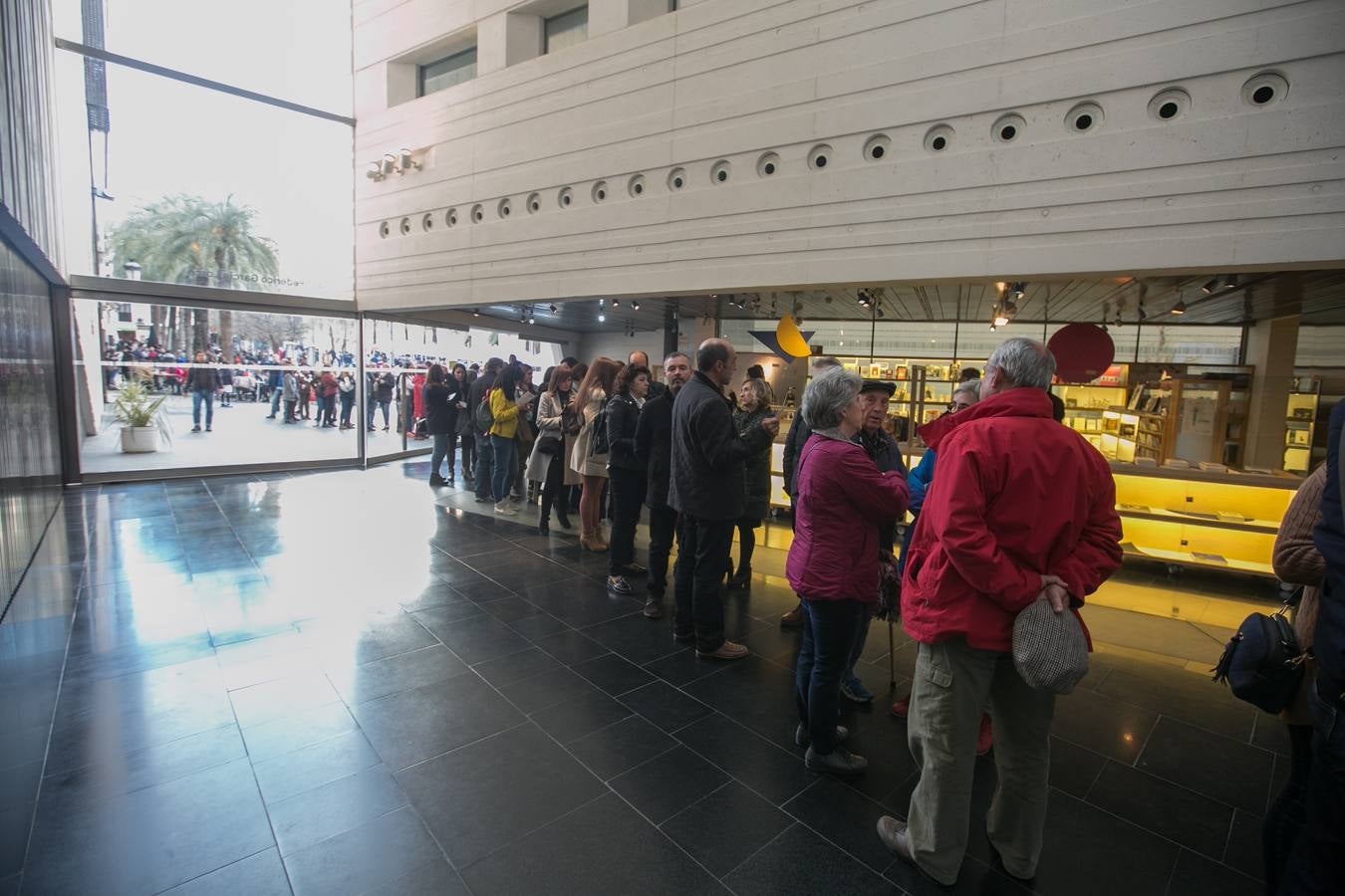 Los granadinos llenan museos y plazas en una jornada en la que el tiempo invita a disfrutar de la cultura