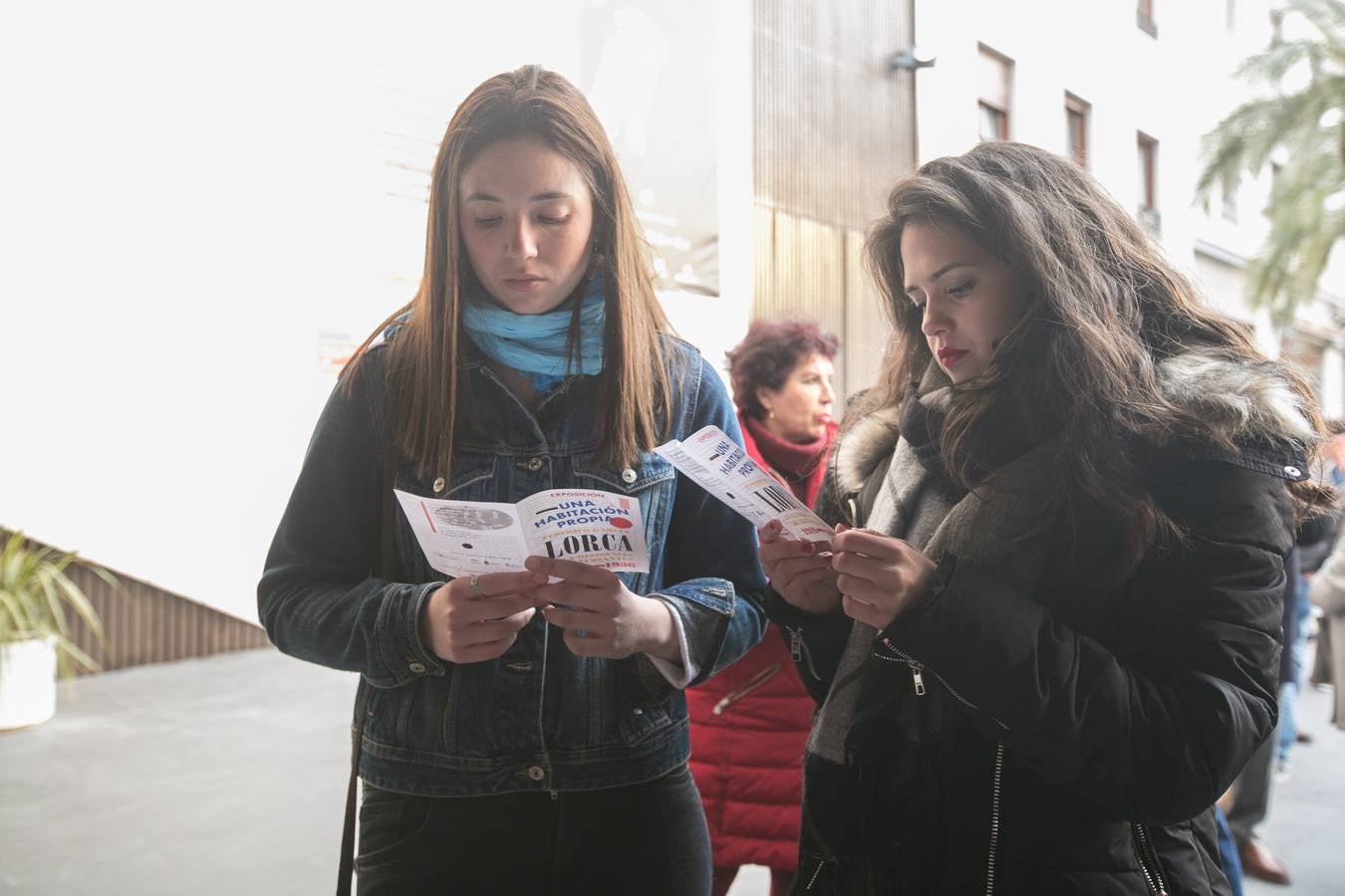 Los granadinos llenan museos y plazas en una jornada en la que el tiempo invita a disfrutar de la cultura