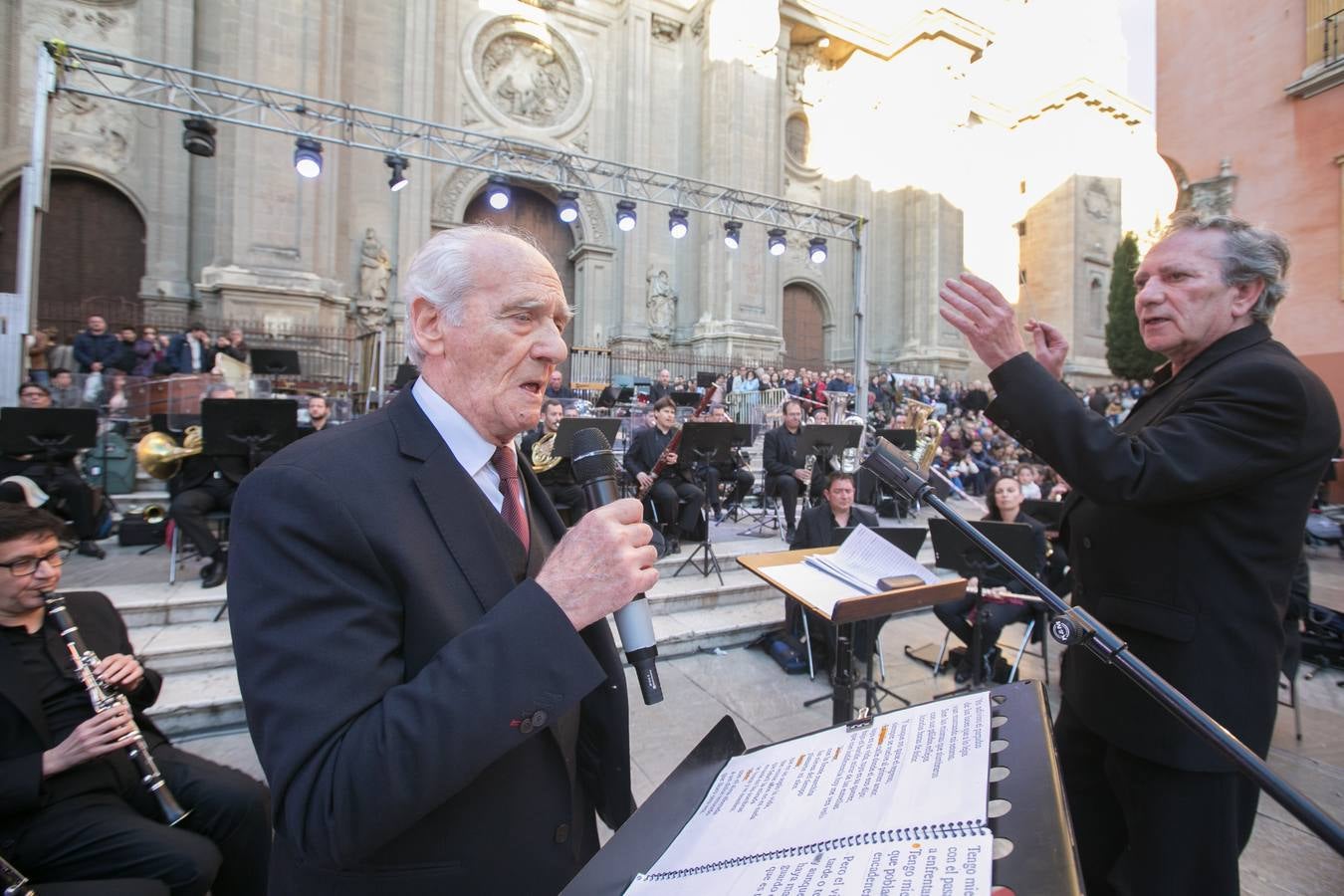 Los granadinos llenan museos y plazas en una jornada en la que el tiempo invita a disfrutar de la cultura