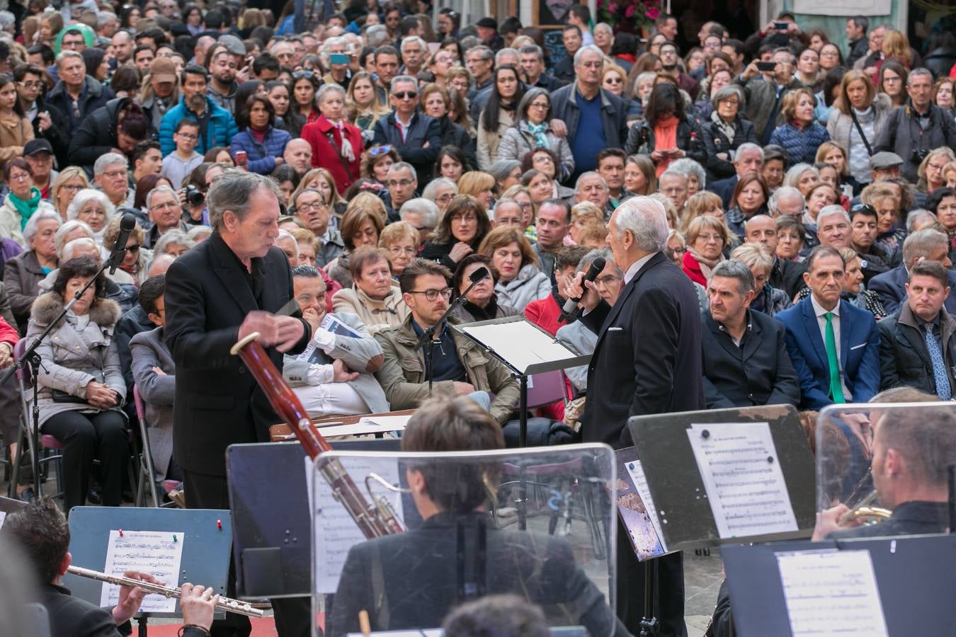 Los granadinos llenan museos y plazas en una jornada en la que el tiempo invita a disfrutar de la cultura