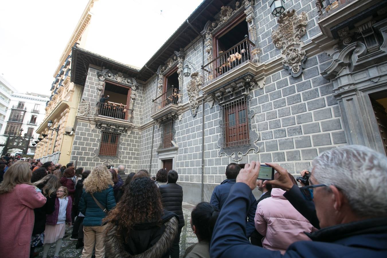 Los granadinos llenan museos y plazas en una jornada en la que el tiempo invita a disfrutar de la cultura