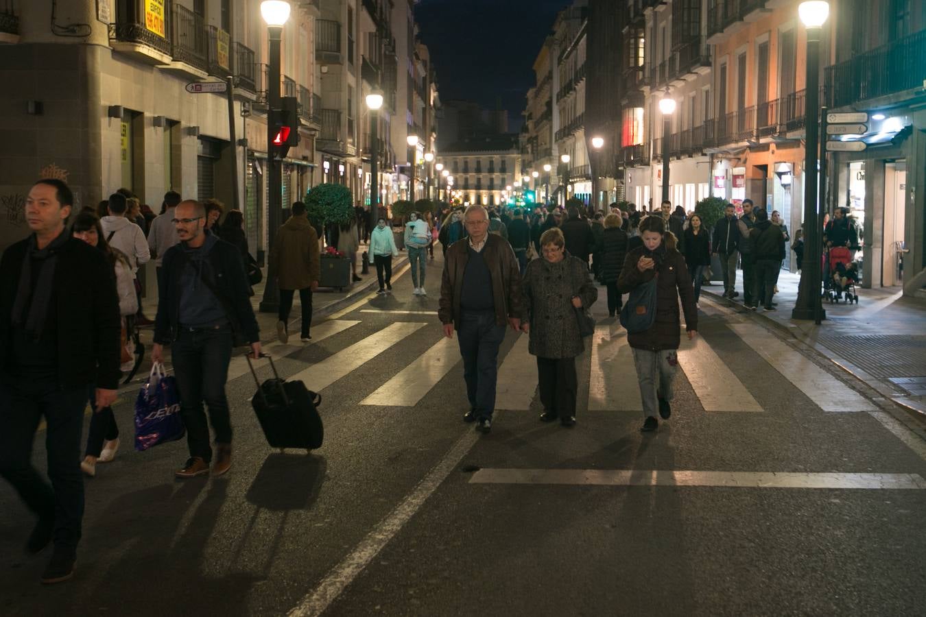 Los granadinos llenan museos y plazas en una jornada en la que el tiempo invita a disfrutar de la cultura