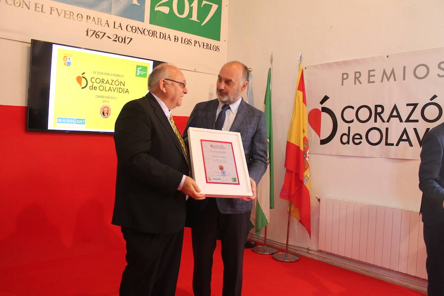 Carboneros entregó ayer sus premios Corazón de Olavidia | Entre los distinguidos, el periódico IDEAL, la Fundación Real Madrid y Baltasar Garzón