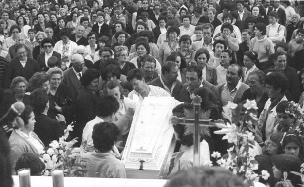 Funeral por la fallecida, en 1985