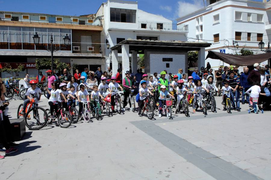 Más de un centenar y medio de deportistas de Granada y otros lugares han recorrido con sus bicicletas de montaña 40 kilómetros por zonas con un desnivel superior a los 1.000 metros