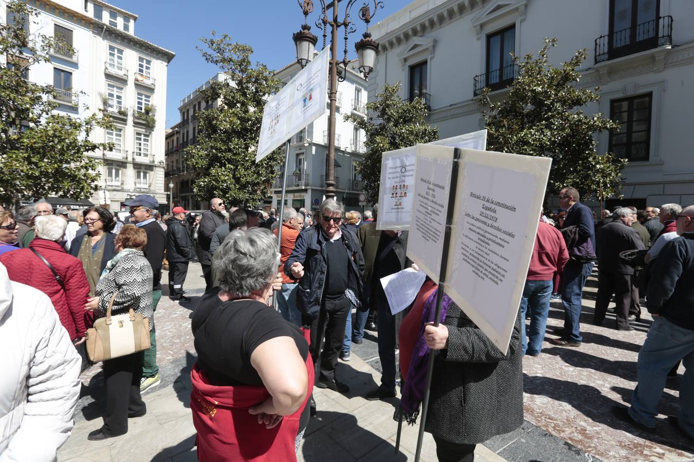 La plataforma Metropolitana de Granada por la defensa de las pensiones públicas se concentra en defensa del sistema público de pensiones