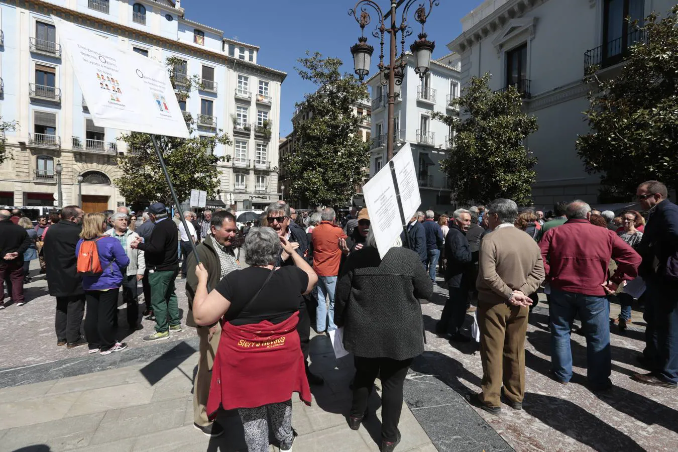 La plataforma Metropolitana de Granada por la defensa de las pensiones públicas se concentra en defensa del sistema público de pensiones