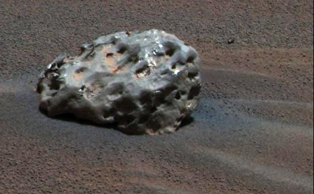 Trozo de un meteorito de acero obtenido por la sonda espacial 'Opportunity' en Marte. 