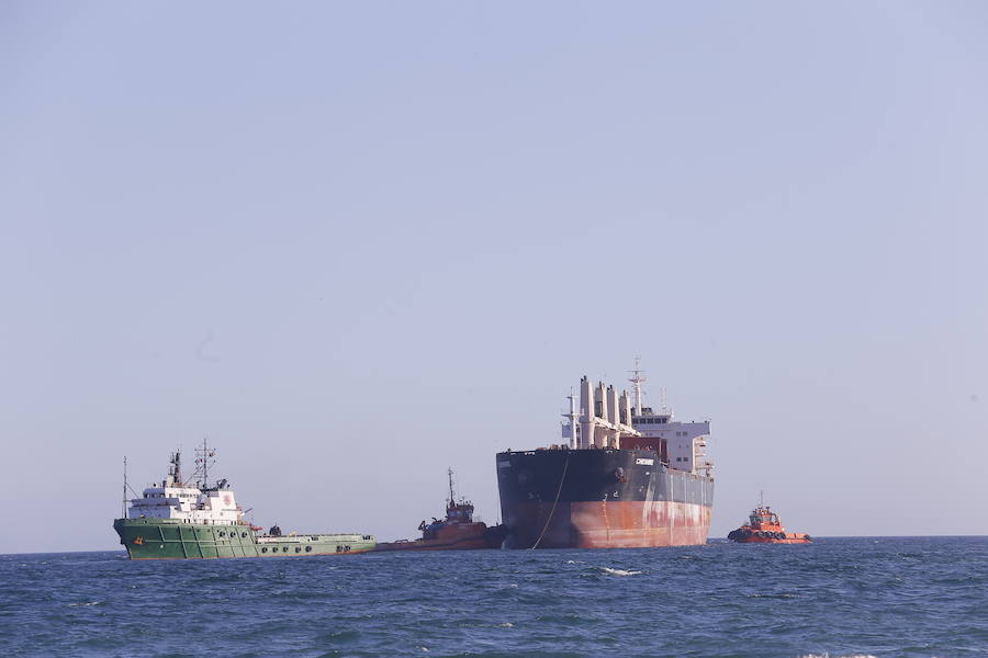 El carguero que se incendió en las costas canarias ha permanecido siete meses en Motril, donde se ha realizado su descarga, y ya se dirige a Turquía para ser vendido como chatarra 