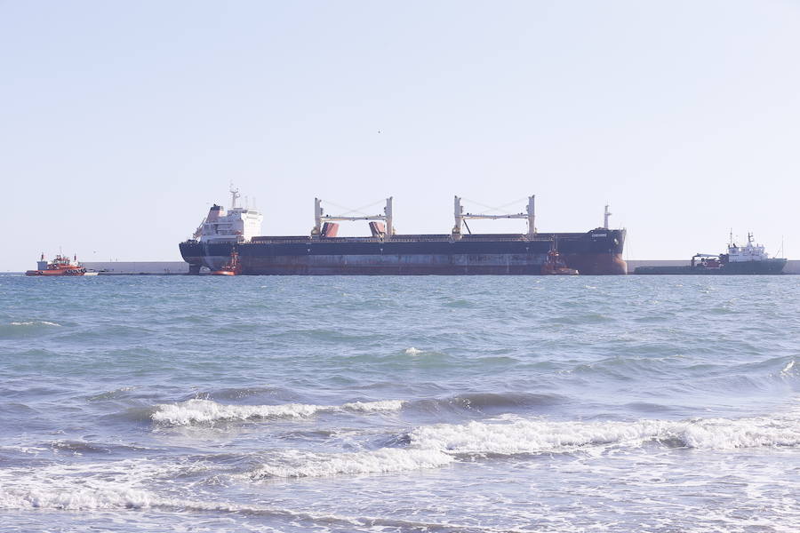 El carguero que se incendió en las costas canarias ha permanecido siete meses en Motril, donde se ha realizado su descarga, y ya se dirige a Turquía para ser vendido como chatarra 