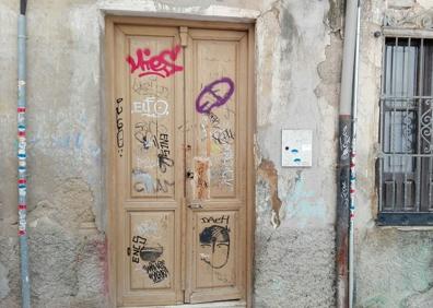 Imagen secundaria 1 - Casas denunciadas por los vecinos en el Barrichuelo, San Andres y Cuesta Beteta.