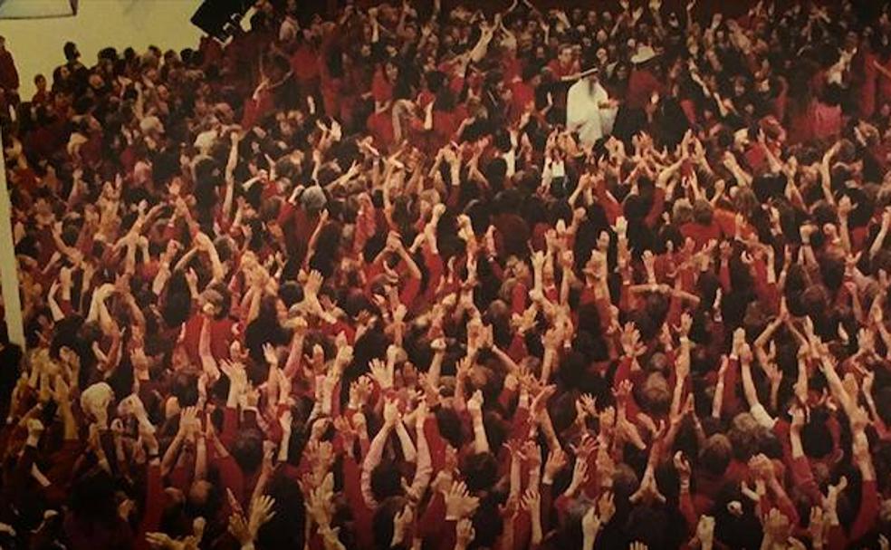 Fotograma de la serie documental 'Wild Wild Country' (2018).