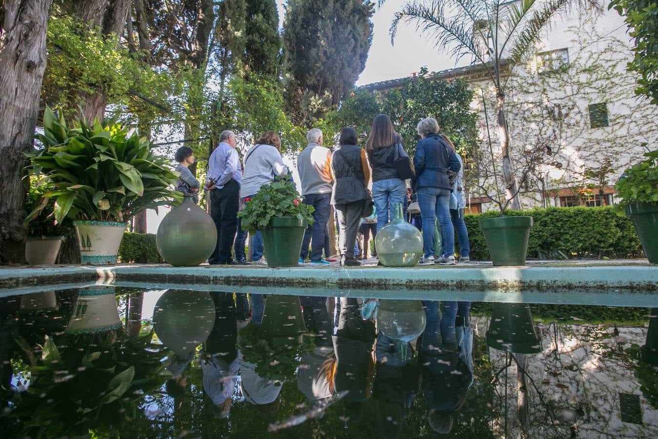 Cientos de granadinos participan en la multitud de actos gratuitos con motivo del Día de los Monumentos