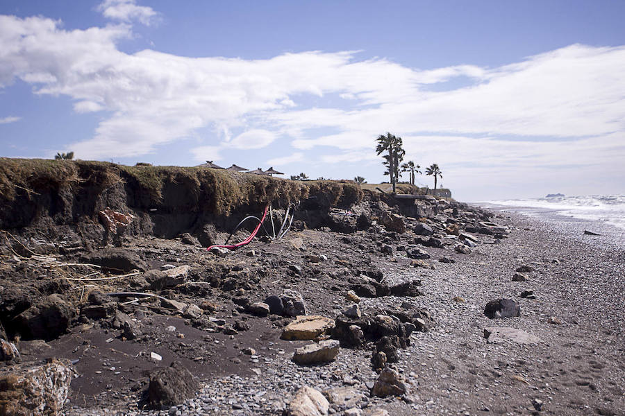 El Gobierno destina más de un millón de euros para reparar los destrozos que el temporal causó en febrero en las playas granadinas, que también afectó a algún paseo marítimo.