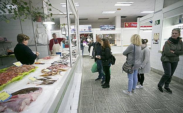 Un puesto del mercado municipal de Almuñécar. 