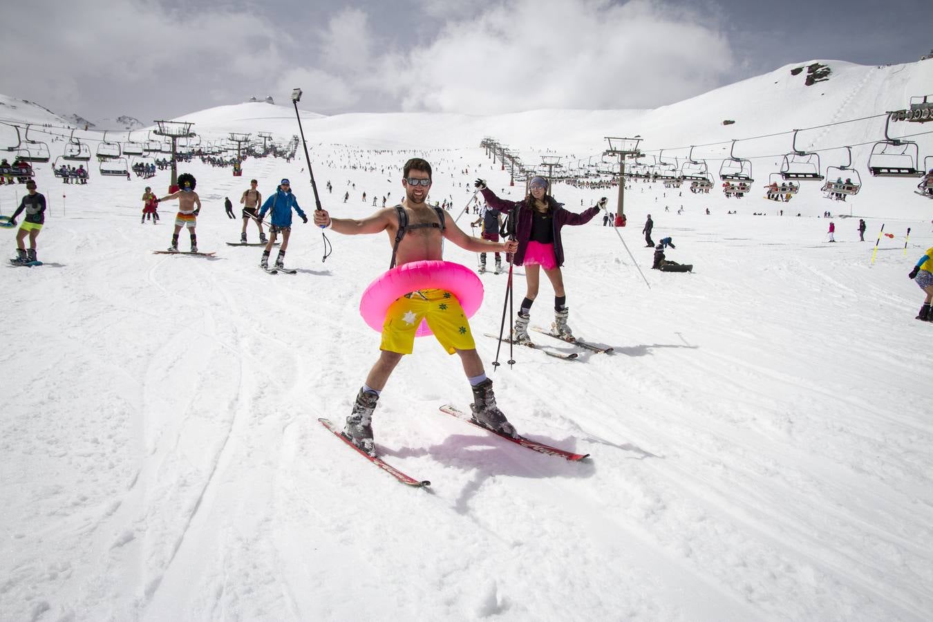 La actividad, acto central de la primavera en Sierra Nevada, anuncia el tramo final de la temporada, que se prolonga hasta el 6 de mayo