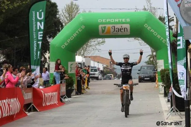 El ciclista José Luis Carrasco gana el inicio de la Copa Diputación de Jaén de Maratón