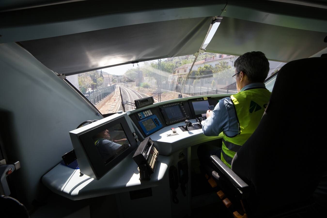 Vivimos en primera persona la experiencia de completar los 126 kilómetros que separan Granada de Antequera a bordo de un tren de pruebas