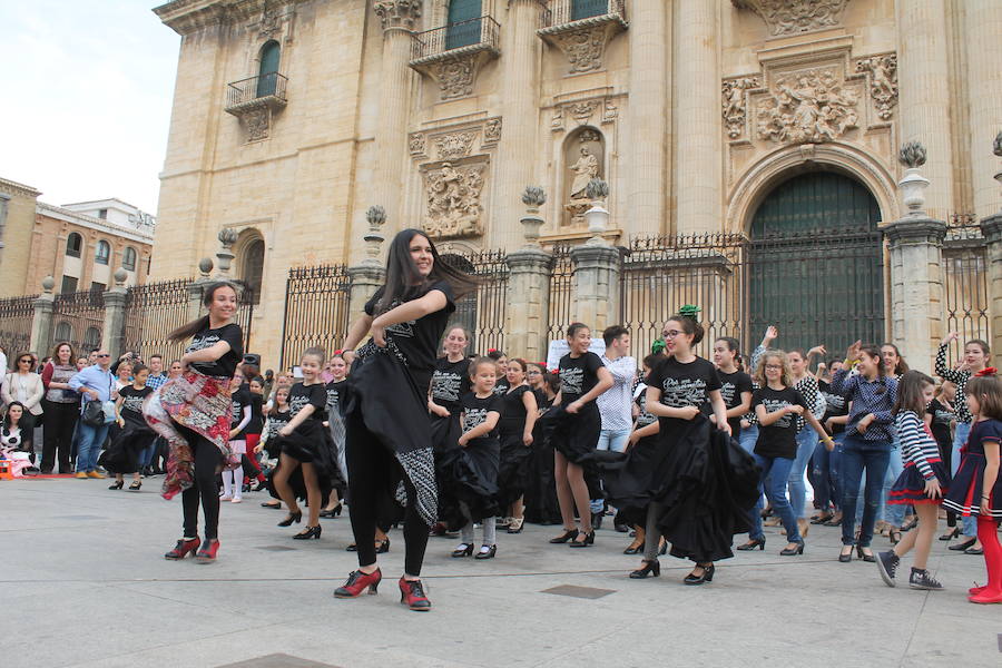 Decenas de jienenses participan en las protestas para pedir un Conservatorio de Danza en la capital